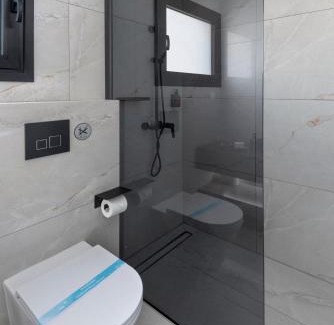 City Centre Apartamento | Urban Condo 33 with Veranda - 2 Bdr