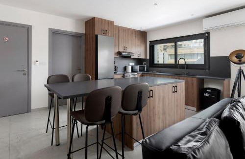 City Centre Apartamento | Urban Condo 33 with Veranda - 2 Bdr