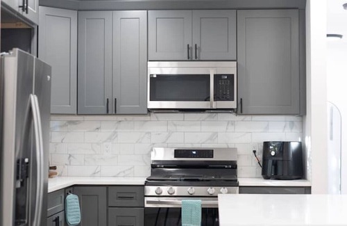 North Providence Apartamento | Urban Contemporary Loft Retreat
