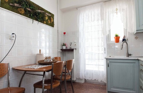 Athens Apartamento | Urban Cosy 2 Bd Apt Near Metro w Balcony
