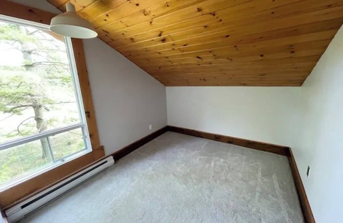 Kingston Casa | Urban Cottage Style House - Close to lake / University
