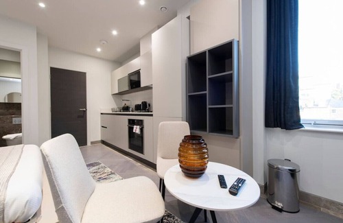 Reading City Centre Apartamento | Urban Delight: Central Reading Studio