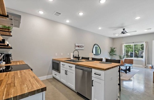 Downtown Casa | Urban Destination Downtown Bryan TX 2BR 1.5Bath