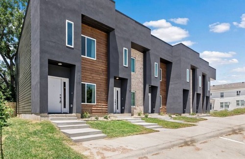 Downtown Casa | Urban Destination Downtown Bryan TX 2BR 1.5Bath