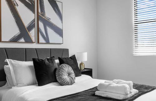 Five Points South Casa | Urban Elegance and Stylish Two Bedroom Apt