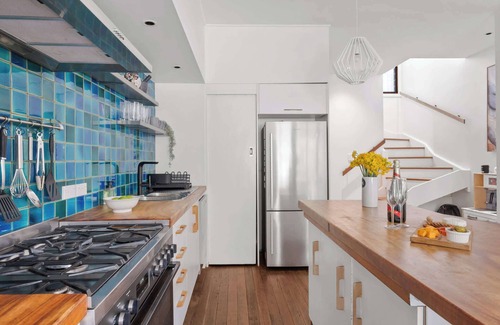 Alexandria Casa | Urban Elegance in Alexandria with Parking