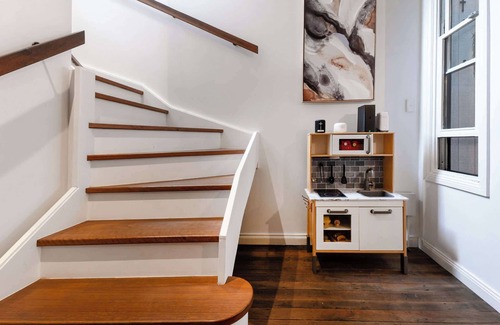 Alexandria Casa | Urban Elegance in Alexandria with Parking
