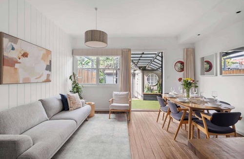 Alexandria Casa | Urban Elegance in Alexandria with Parking