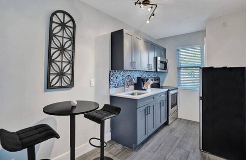Poinciana Park Apartamento | Rustic Retreats: Beachy 1BR in the heart of Fort Lauderdale