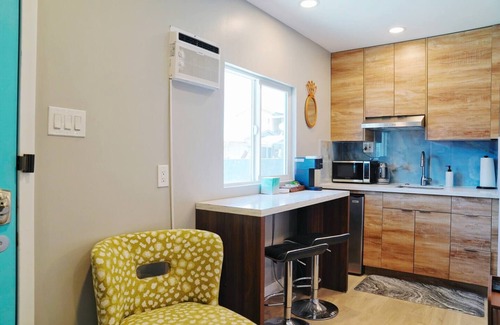 Cherryland Apartamento | Urban Escape, Small Private Condo Near SF 22421A