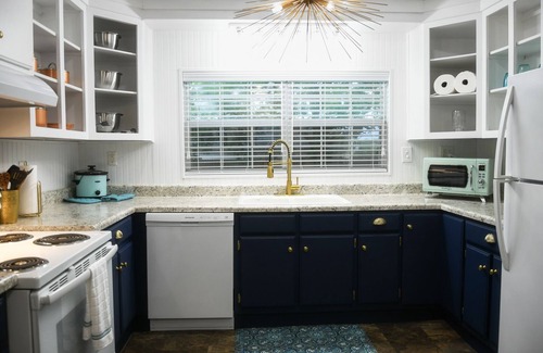 Henderson Casa | Urban Farmhouse - Close to FHU