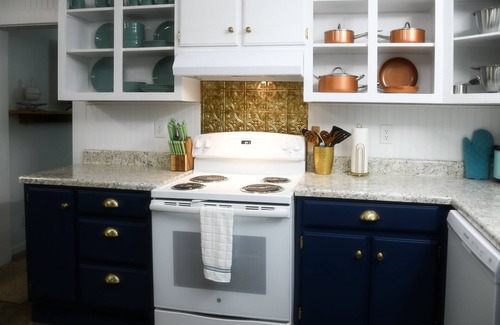 Henderson Casa | Urban Farmhouse - Close to FHU