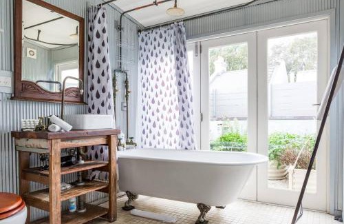 Surry Hills Casa | Urban Farmhouse Flair - Surry Hills Terrace Serenity