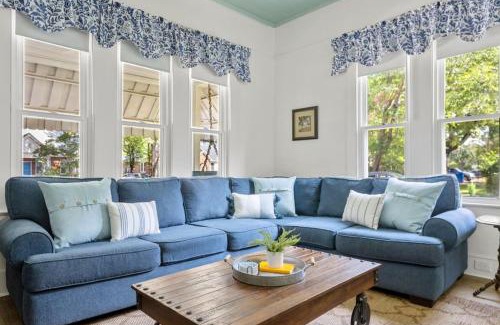 Columbia Casa | Urban Farmhouse-Sleeps 8
