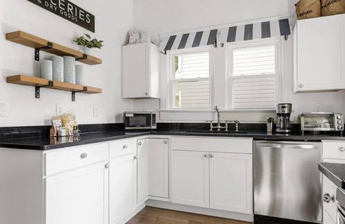 Columbia Casa | Urban Farmhouse-Sleeps 8