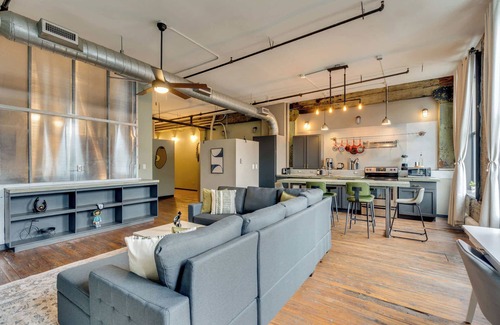Civil Rights Historic District Apartamento | Urban Flat | Covered Parking | Sleeps 8 | Downtown