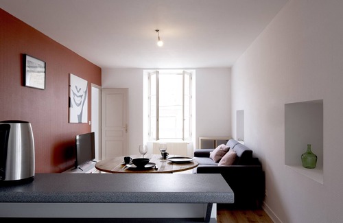 Segre Casa | Urban gîte ✰ 186m² ✰ center ✰ 3 T2 + 1 T3 (all bathroom/living room/kitchen) + terrace