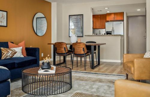 LoDo Casa | Urban Gallery Loft - King Bed - Larimer Square