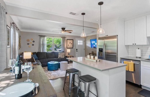 Historic Kenwood Casa | Urban Get-A-Way in Historic St Pete EAT SHOP PLAY