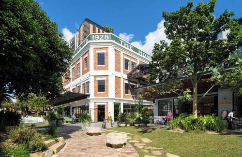 West End Apartamento | Urban Getaway! 1Bed/1Bath/1Car/Balcony~15 mins CBD