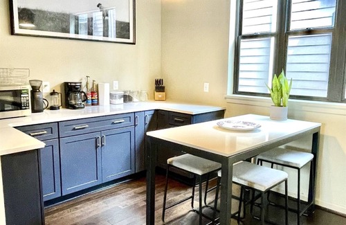 Green Lake Casa | Urban Green Lake Gem! Modern, Cozy, Block to Lake!