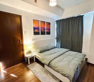Barangka Ilaya Apartamento | Urban Haven: Chic 2BR Retreat in Vibrant Manila