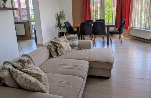 Cluj-Napoca Apartamento | Urban Haven - Families & Groups - Free Parking