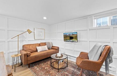Northeast Park Hill Apartamento | Urban Hideaway - Charming 2 Bedroom Apartment Close to Denver's Best Attractions