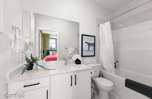 Jasper Place Casa | Urban Jungle Getaway, AirCon, 10min to DT & WEM!