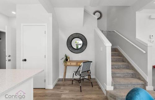 Jasper Place Casa | Urban Jungle Getaway, AirCon, 10min to DT & WEM!