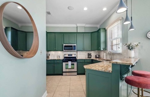 Rogers Casa | Urban Jungle Oasis Near Pinnacle Hills