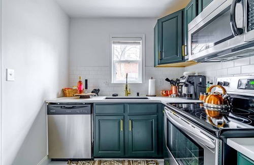 Italian Village Casa | Urban Jungle Prime Location Parking Free Pet