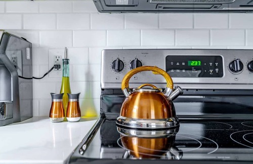Italian Village Casa | Urban Jungle Prime Location Parking Free Pet