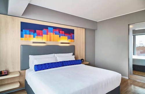 Leuro Hotel | Urban King | Aloft Lima Miraflores | Minutes to Las Sombrillas Beach