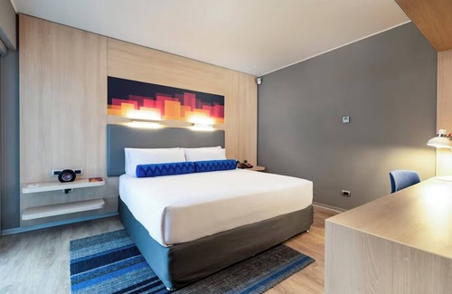 Leuro Hotel | Urban King | Aloft Lima Miraflores | Minutes to Las Sombrillas Beach