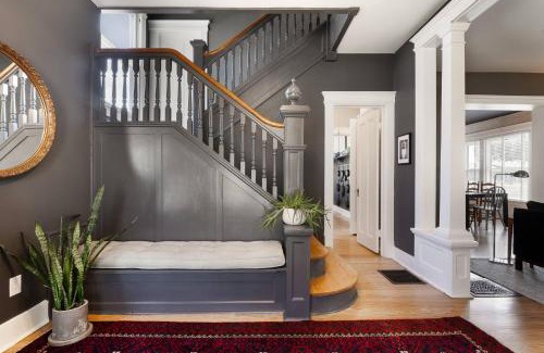 Jeffersonville Casa | Urban Lakeside Retreat