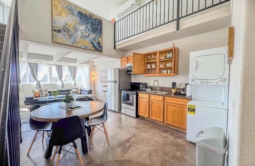 Little Italy Apartamento | Chic Loft in Little Italy w/ City Views n Parking