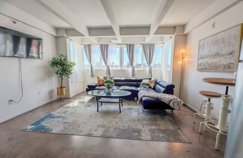 Little Italy Apartamento | Chic Loft in Little Italy w/ City Views n Parking