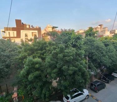 Pashim Vihar Apartamento | Urban Majestic 3BHK West Delhi