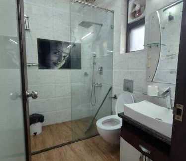 Pashim Vihar Apartamento | Urban Majestic 3BHK West Delhi