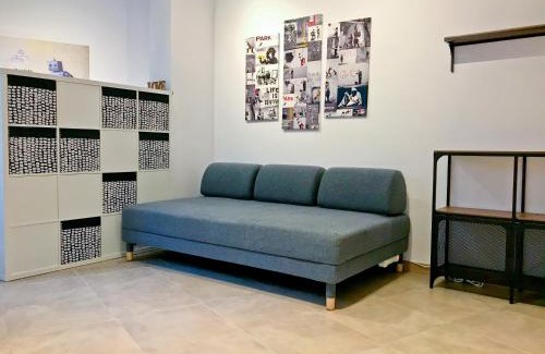 Vic - Remei Apartamento | Urban Manesa city center apartment with private patio