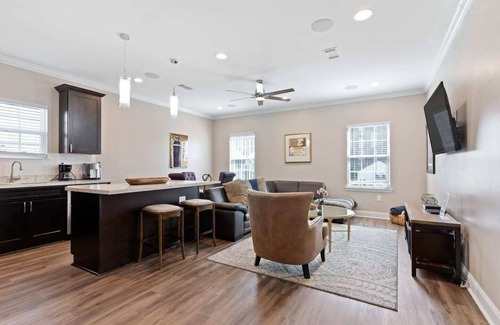 Tulane - Gravier Apartamento | This duplex is a 4 bedroom(s), 3 bathrooms, located in New Orleans, LA.