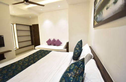Andheri West Hotel | URBAN NEST
