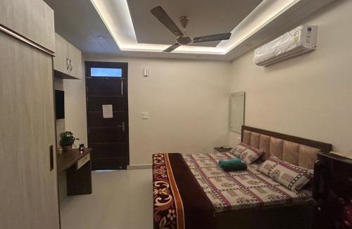East of Kailash Apartamento | Urban Nest in South Delhi