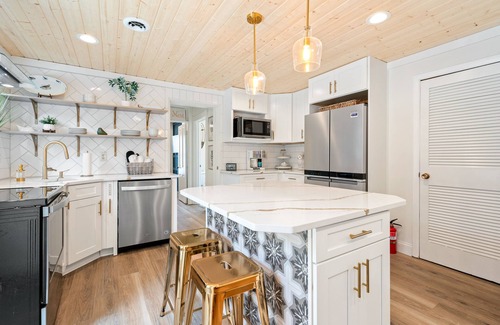 Butler Apartamento | Urban Nest. Luxe Loft Downtown Butler. Walk to dining and Shopping.