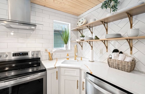 Butler Apartamento | Urban Nest. Luxe Loft Downtown Butler. Walk to dining and Shopping.