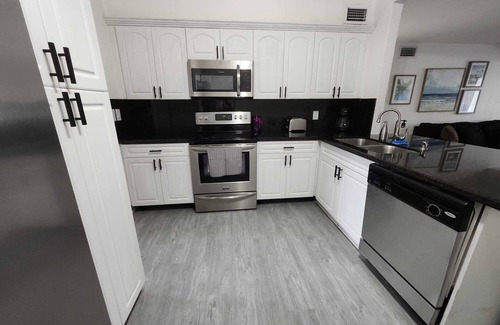 Coral Terrace Apartamento | Urban Oasis Getaway 2BR Apartment