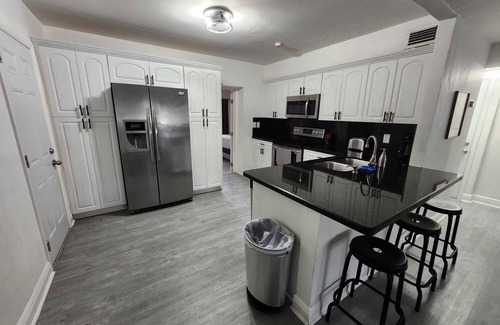 Coral Terrace Apartamento | Urban Oasis Getaway 2BR Apartment