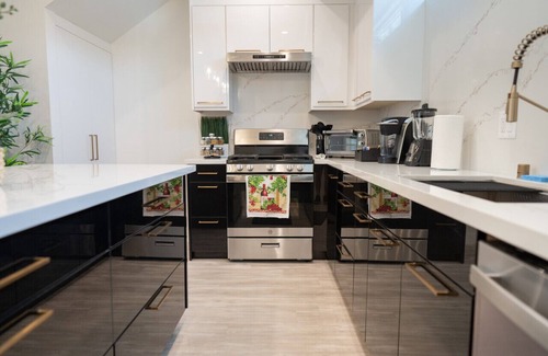 North Hollywood Casa | URBAN OASIS: 2BR NOHO HOME BUILT 2023 w/ LARGE WALK-IN CLOSET & FENCED PATIO p68