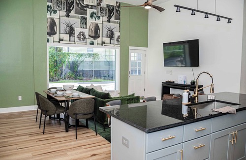 Springfield Casa | Urban Oasis - A Newly Renovated 4BR Dream!